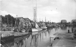 BR5526 La Rochelle Vieux Bassin bateaux ship  france