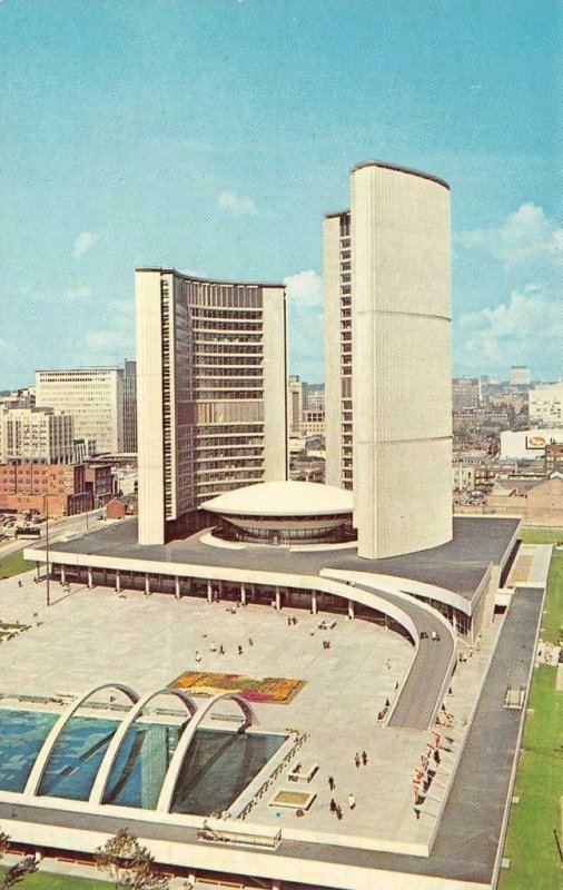 TORONTO, Ontario Canada   NATHAN PHILLIPS SQUARE & NEW CITY HALL   Postcard