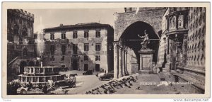 RP; PERUGIA, Umbria, Italy, 1950's; Piazza IV Novembre