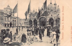 Italy Venice Venezia Piazza S Marco con Piccioni Flags Doves vintage postcard