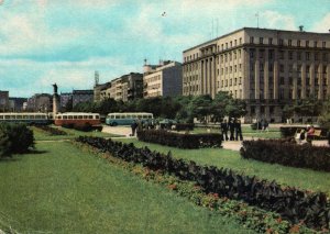 VINTAGE CONTINENTAL SIZE POSTCARD KOSCLUSZKI SQUARE GDYNIA POLAND 1970s