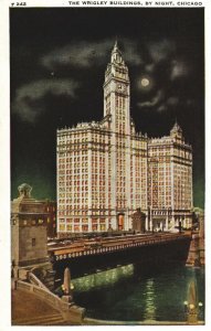 VINTAGE POSTCARD WRIGLEY BUILDING CHICAGO ILL NIGHT VIEW MINT WHITE BORDER CARD