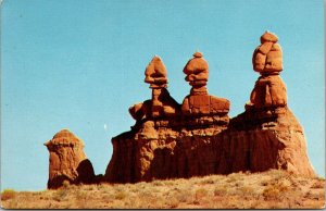 View of the Three Sisters, Goblin Valley UT Vintage Postcard Q64