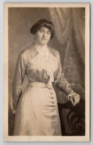 RPPC Lovely Edwardian Woman Portrait Mae Wagg Studio Photo Postcard P21