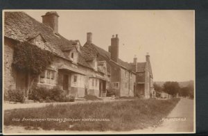 Worcestershire Postcard - Shakesperian Cottages, Broadway    RS8265