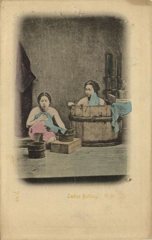 japan, Geisha Ladies taking a Bath, Bathtub (1899) Postcard