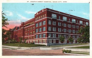 Vintage Postcard 1940's St. Joseph's Mercy Hospital Building Sioux City Iowa IA