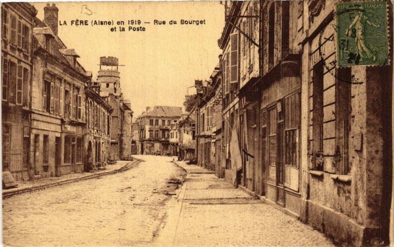 CPA FERE-en-TARDENOIS Rue du BOURGET et la Poste (665658)