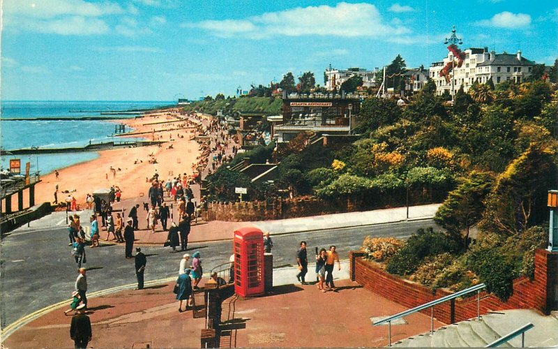 Postcard Uk England Clacton telephone cabine red beach