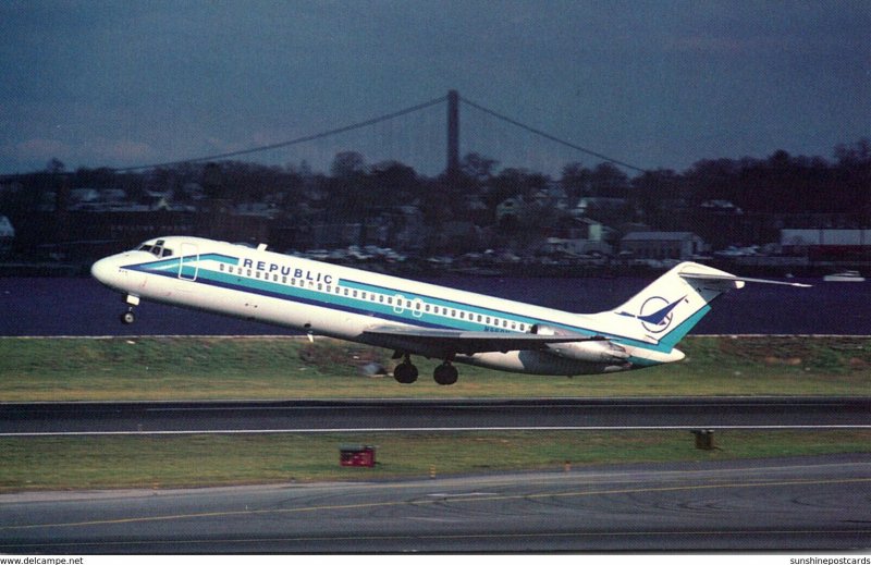 Republic Airlines McDonnell Douglas DC-9-31 At La Guardia Airport