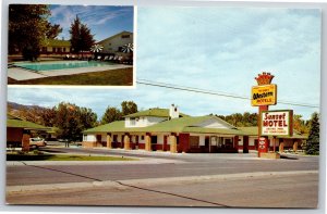 Roadside~Cody Wyoming~Best Western Sunset Motel Pool & Street Views~Vtg Postcard