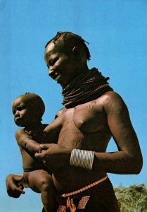 VINTAGE CONTINENTAL SIZE POSTCARD EL MOLO MOTHER AND CHILD KENYA 1981 + STAMPS