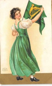 Artist Ellen Clapsaddle Saint Patrick's Day 1909 light crease left top corner