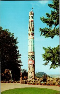 Totem Pole at Hillvilla Restaurant, Portland OR Vintage Postcard D20