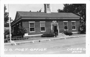 Kansas Oswego US Post Office 1950s RPPC Photo Postcard 22-3698
