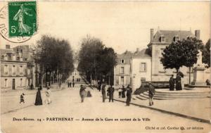 CPA Deux-Sevres - PARTHENAY - Avenue de la Gare en sortant de la Ville (297397)