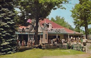 AMUSEMENT PARK, Salem, NH, Canobie Lake Park, House of the Seven Gables, 1960's