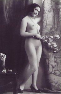 HR-121 - A Nude French Model Imported Risque B&W Photo Picture Postcard.