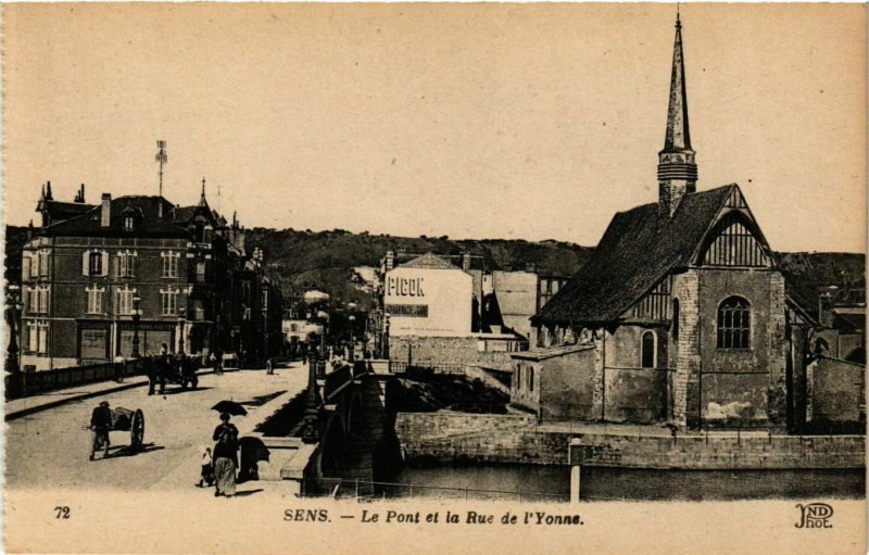 CPA Sens - Le Pont et la Rue de l'Yonne FRANCE (960894)