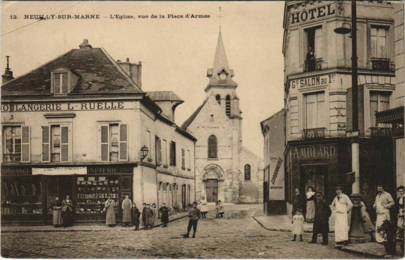 CPA AK NEUILLY-sur-MARNE - L'Eglise vue de la Place d'Armes (44495)