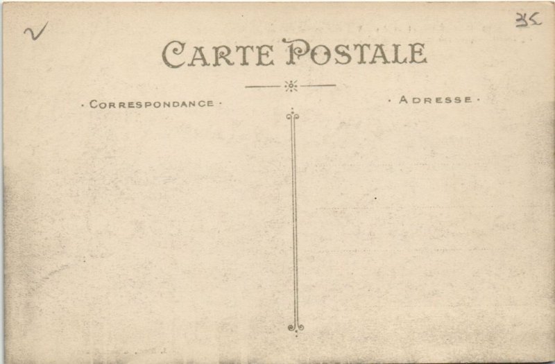 CPA Fougeres vue sur St Sulpice et sur St Leonard (1237628)