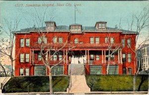 Sioux City, IA Iowa   SAMARITAN HOSPITAL Nurses On Steps  ca1910's Postcard