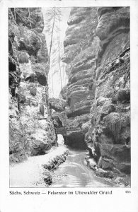 Germany Saechs Schweiz Felsentor im Uttewalder Grund Cliffs vintage postcard