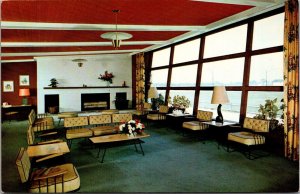 Lounge Area at Meadowbrook Inn, Portsmouth NH Vintage Postcard S41