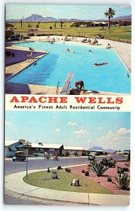 1950s MESA ARIZONA APACHE WELLS ADULT RESIDENTIAL COMMUNITY POOL POSTCARD P3149