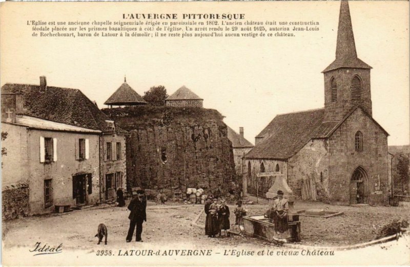 CPA LATOUR d'Auvergne - L'Église et le vieux Chateau (106425)