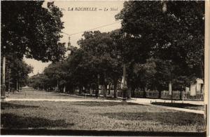 CPA La ROCHELLE - Le Mail (354495)