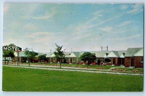 Boise Idaho ID Postcard Boulevard Motel Capitol Blvd. Exterior View Field c1960