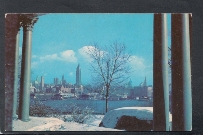 America Postcard - Winter in New York With Hudson River & Empire State   T9436