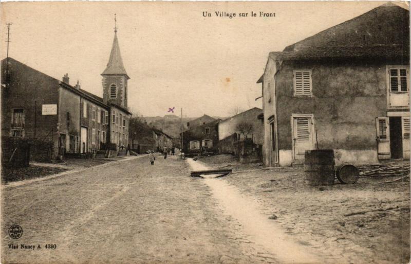 CPA Un Village sur le Front (386317)