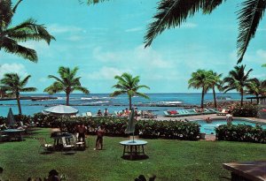 CONTINENTAL SIZE POSTCARD POOL AND OCEAN CARIBE HILTON SAN JUAN PUERTO RICO 1967