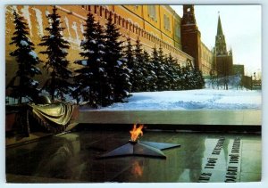 MOSCOW, RUSSIA ~ Grave of Unknown Soldier ETERNAL FLAME 1976 -  4x6 Postcard