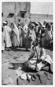 US17 Africa Algerie snake tamers typical scene ethnic costume traditions