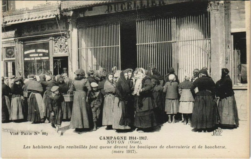 CPA noyon people in front of the stores-shops - 1914-1917 (1207361) 