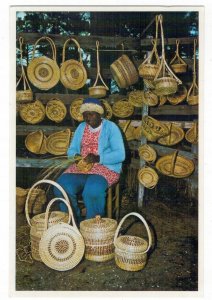 United States 2015 Unused Postcard South Carolina Basket Weavers Mt Pleasant