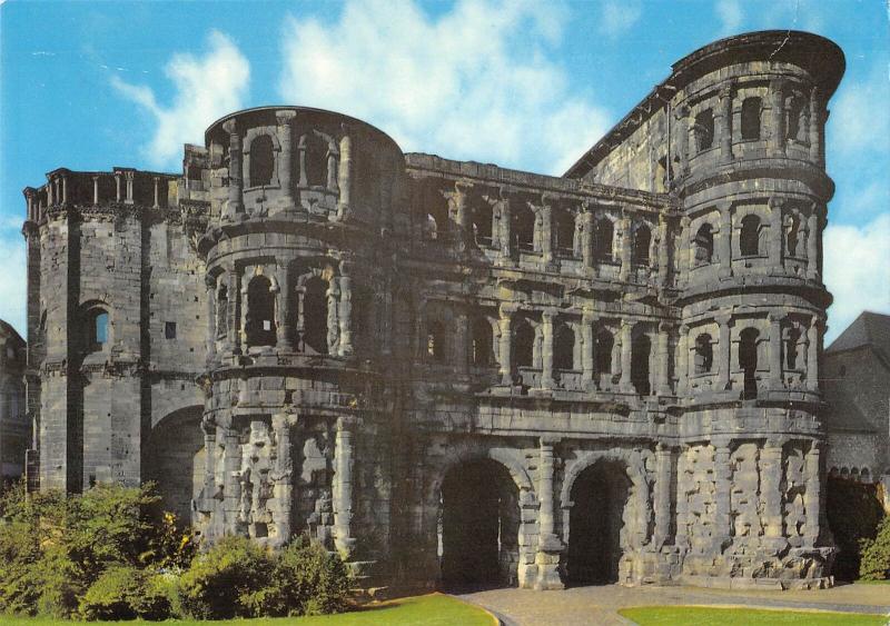 GG14359 Porta Nigra Roemisches Stadttor Roman City Gate Porte Romaine