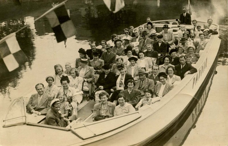 Sweden - Goetborg. Tourists on Boat    RPPC