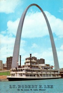 Missouri St Louis Gateway Arch & Lt Robert E Lee Riverboat Restaurant On The ...