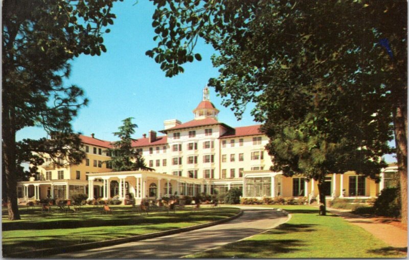 Postcard NC 1960s Pinehurst - The Carolina  - approach up drive