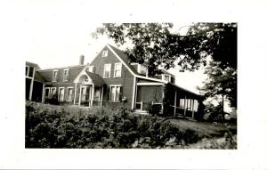 NH - Pittsfield. Farmhouse   RPPC