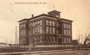 Vintage Postcard 1913 High School Campus Building Devils Lake North Dakota ND