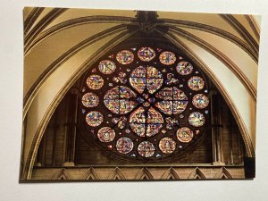 UNUSED VINTAGE POSTCARD STAIN GLASS LINCOLN MINSTER  (KK789) 