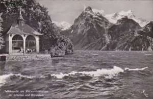 Switzerland Tellskapelle am Vierwaldstaettersee mit Gitschen und Urirotstock ...