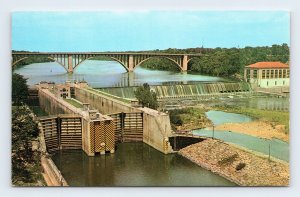 US Government Dam and Locks Minneapolis Minnesota MN Chrome Postcard P3