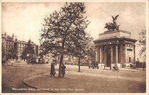 uk3780 wellington arch entrance to the green park london car bike real photo uk