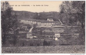 Camp de la Courtine , France , 00-10s ; La Sortie du Camp